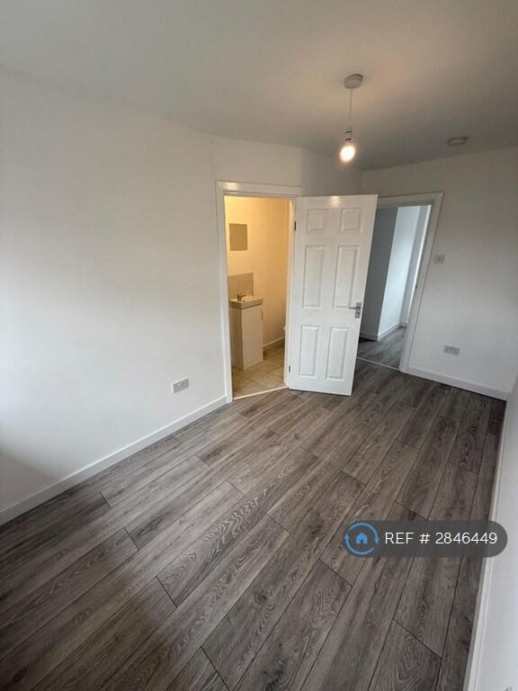 House in Luton - View 5