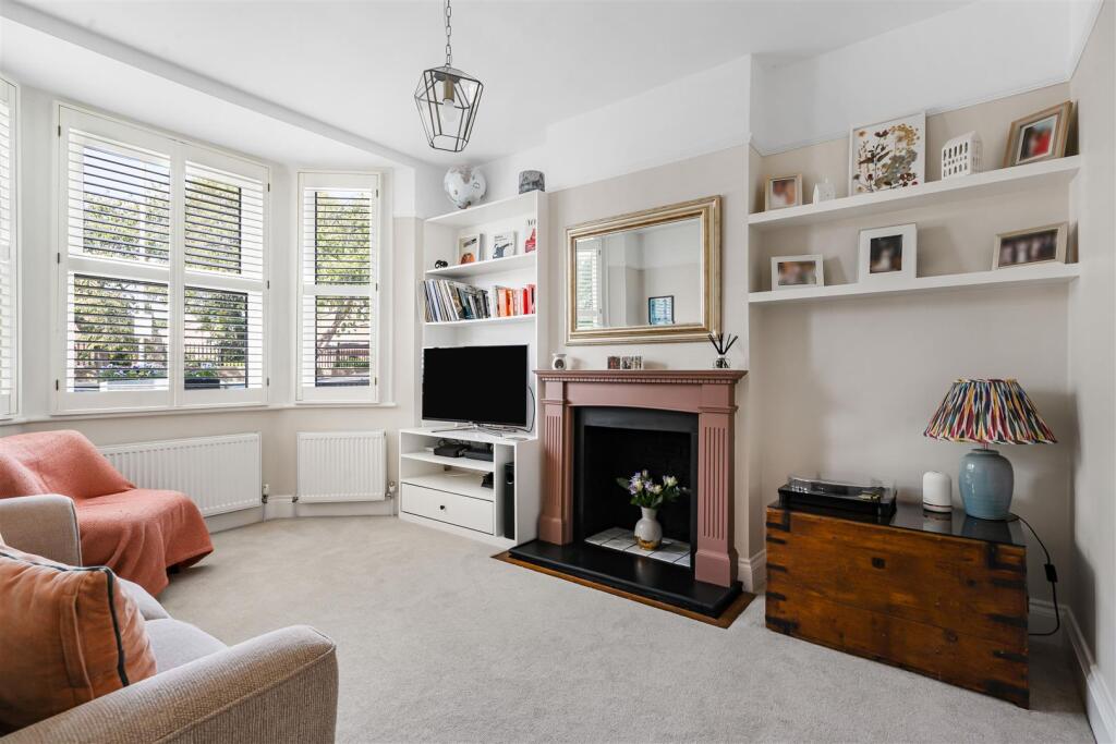 House in London, Royal Borough of Kingston upon Thames - More