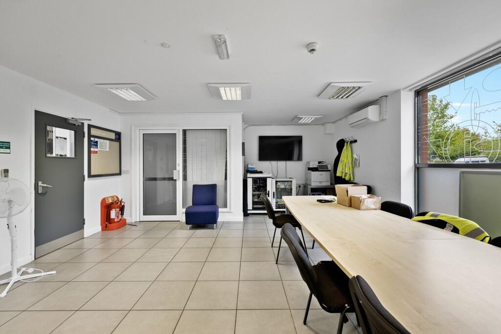 Photo 4. Open plan office - unit 1.