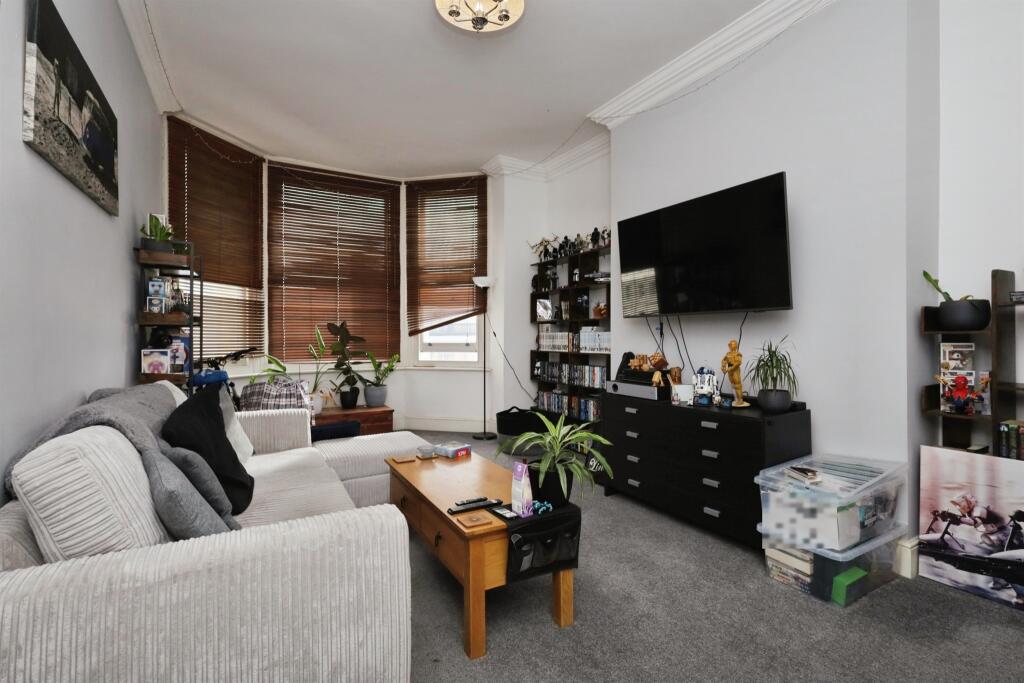 Apartment in Eastbourne, East Sussex - View 2