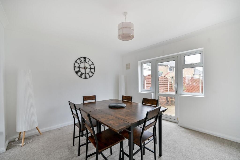 Whitebridge Close, Hounslow, Feltham, TW14 photo 4