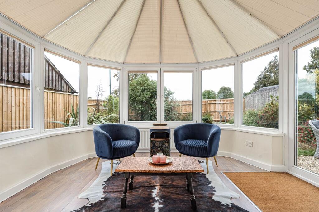 House in Stroud, Chalford - More