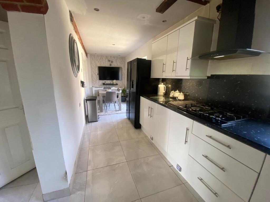 House in Wolverhampton, The Lunt - View 4