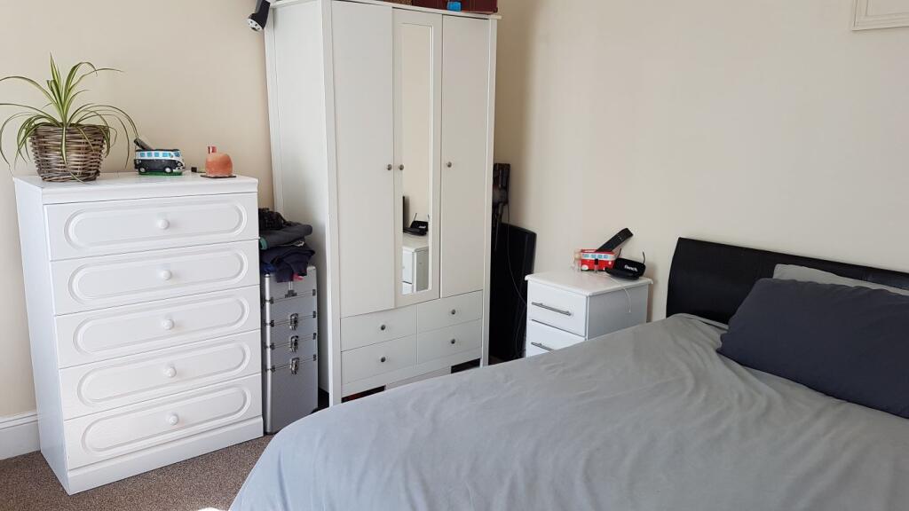 Apartment in Torquay - More