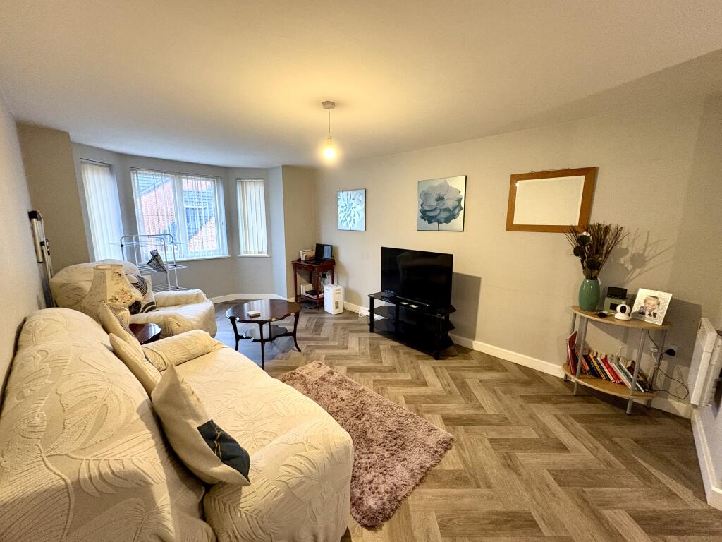 Cromwell Mount, Pontefract, WF8 photo 3