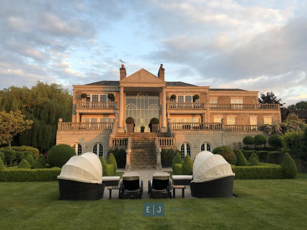 Main image of property: Mott Street, Loughton