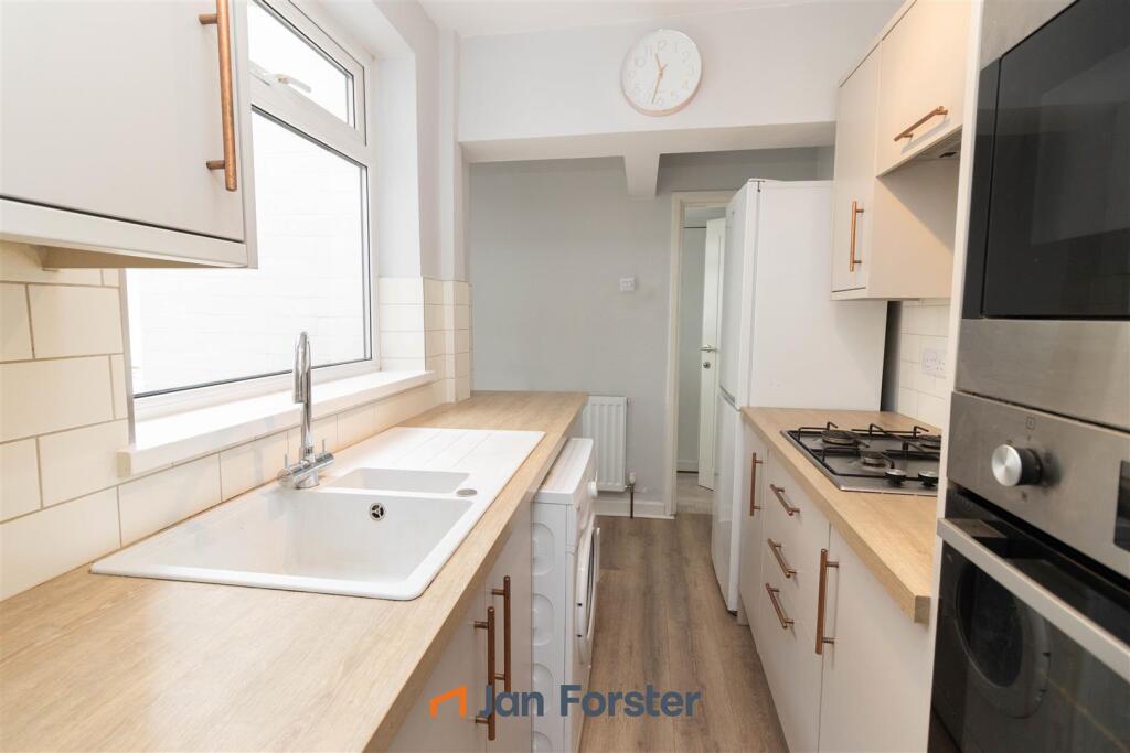 Apartment in North Tyneside, North East - View 4