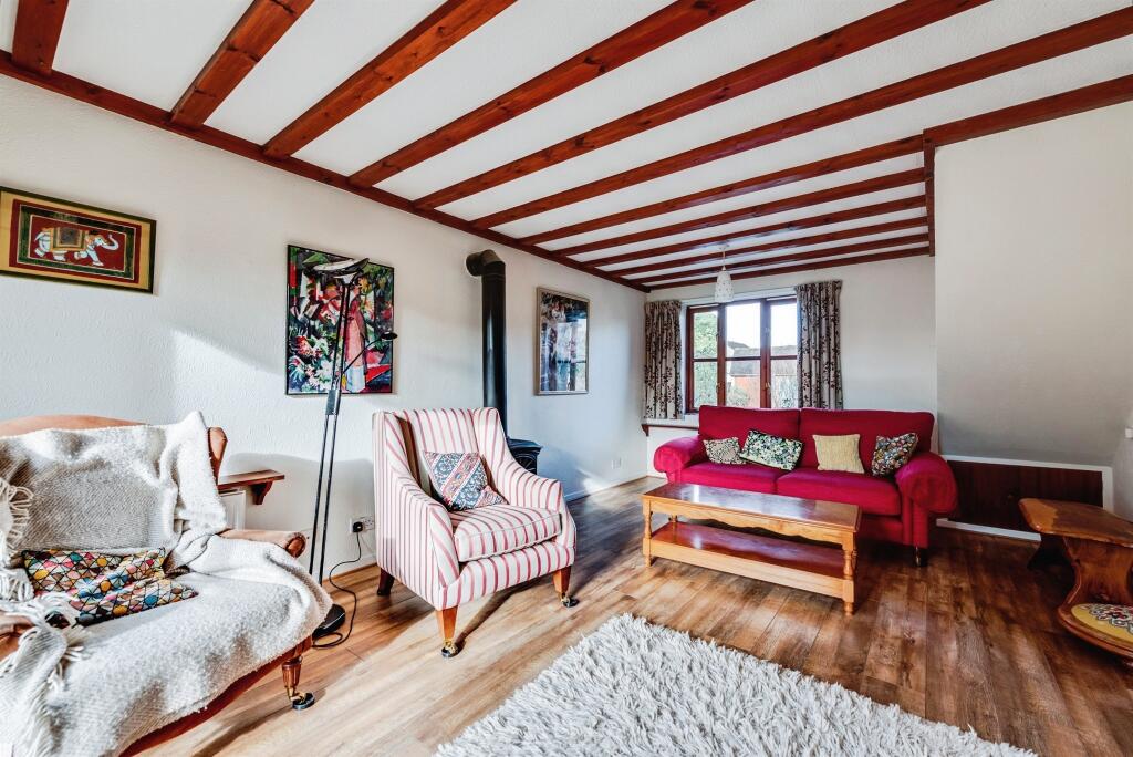 4 bed detached - Calais Dene, Bampton image 4