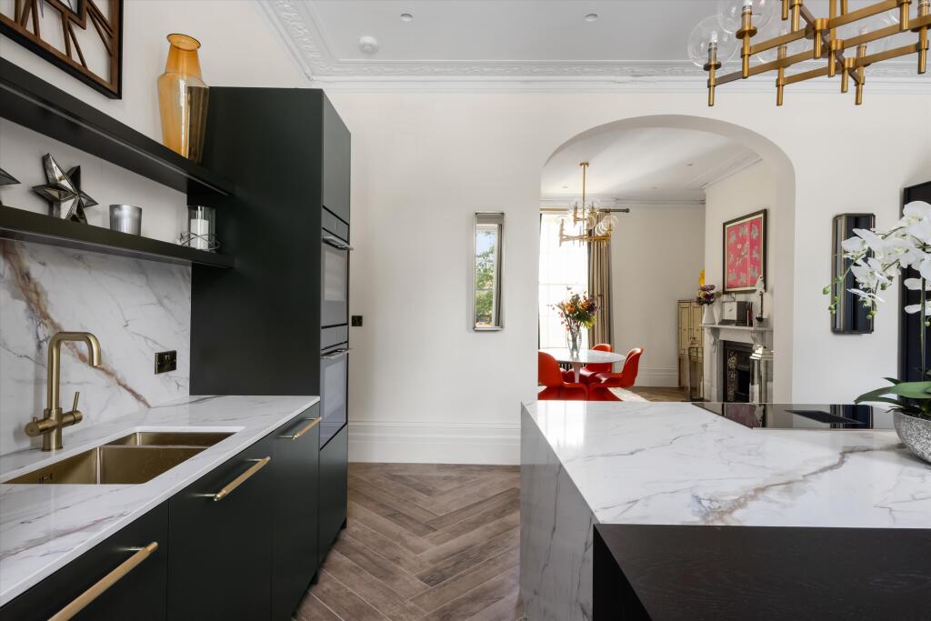House in Gloucester - View 4