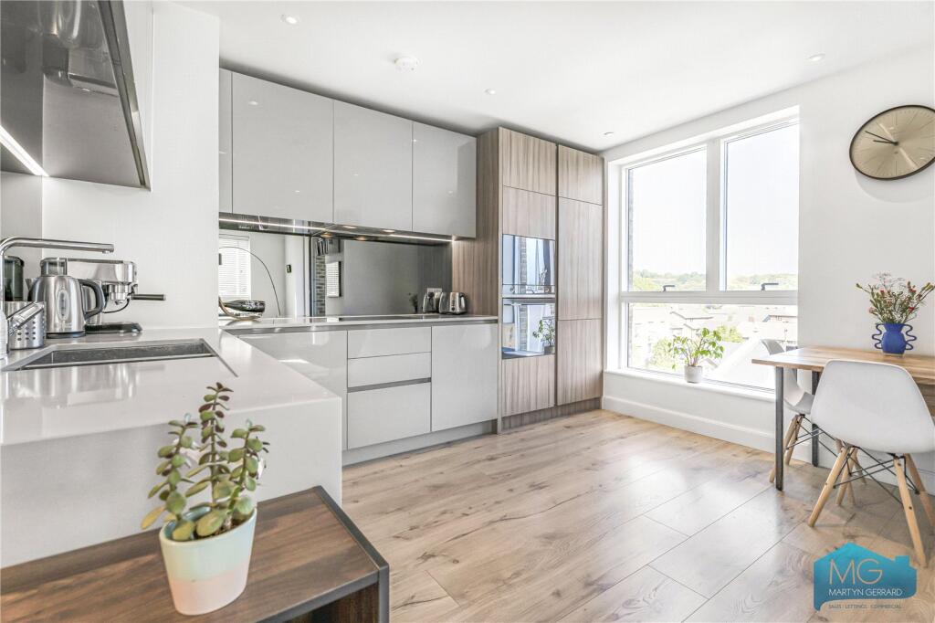 Main image of property: High Street, London, N8