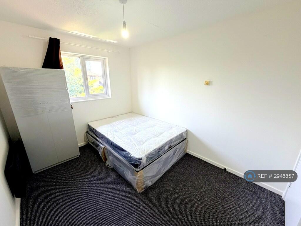 Main image of property: Pointer Close, London, SE28