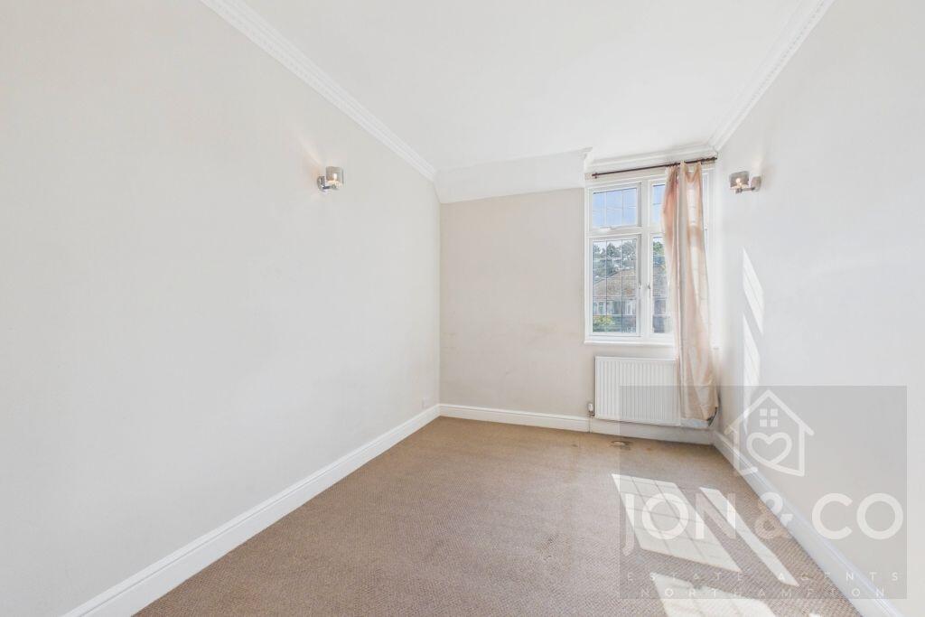 Apartment in Northampton, Westone - More