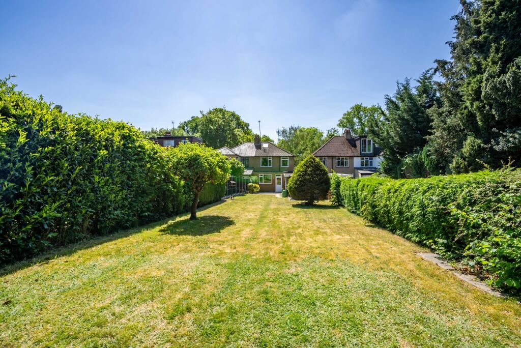Batchwood Drive, St. Albans, Hertfordshire, AL3 photo 4