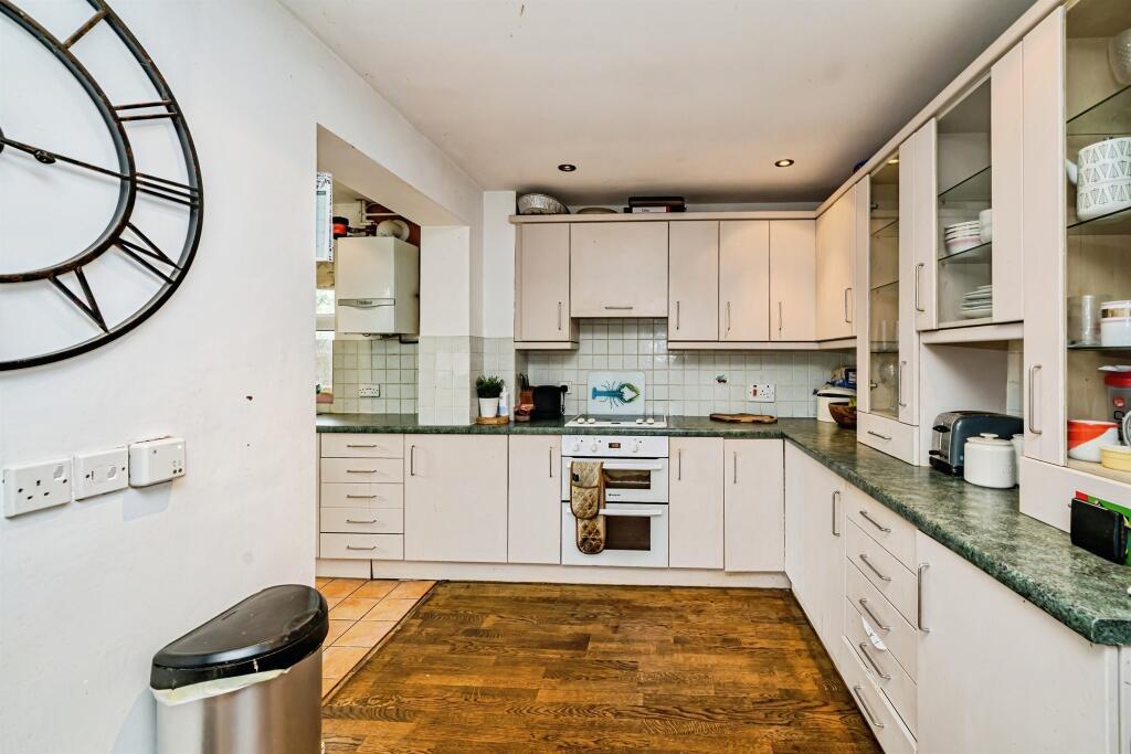 House in Stoke Mandeville, Buckinghamshire - View 5