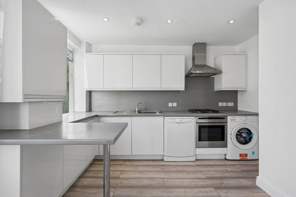 Apartment in London - View 5
