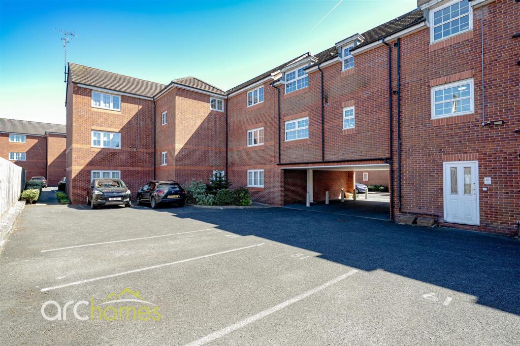 Apartment in Wigan, Westleigh - View 4