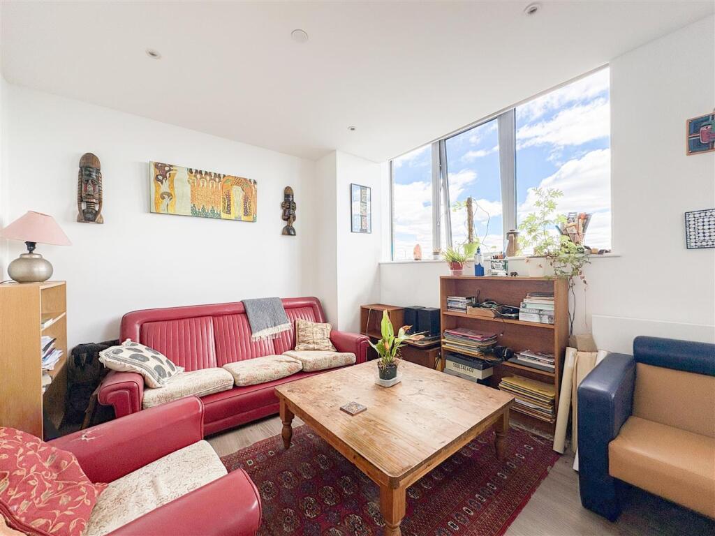 Apartment in Tonbridge - View 3