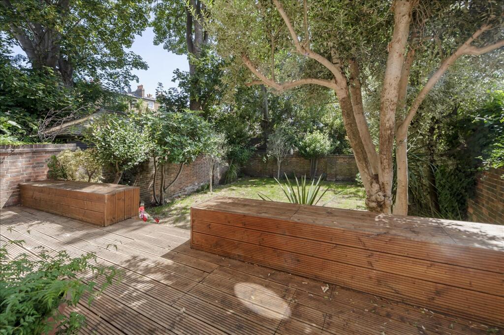 House in London, Shepherd's Bush - More