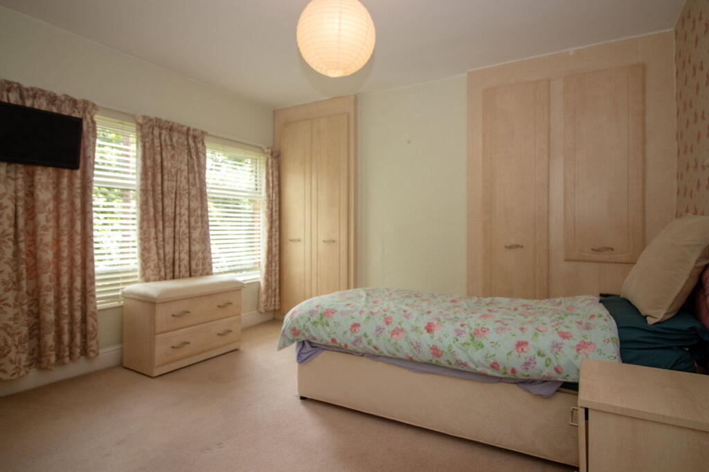House in Southampton - More
