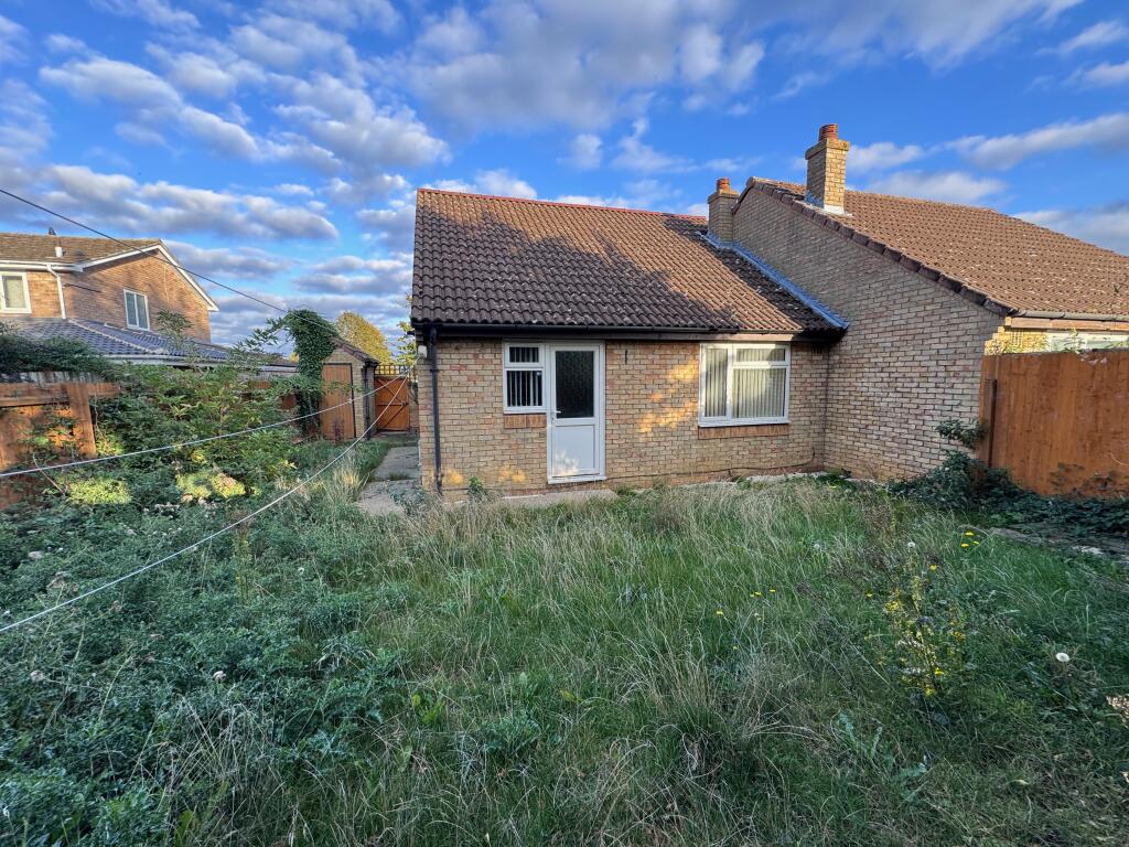 24A Kings Road, Eaton Socon, St. Neots PE19 8DA photo 2