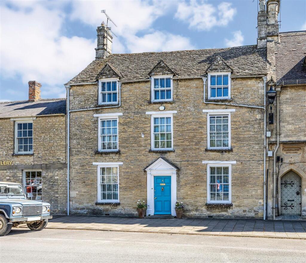 5-bed house on Fairford, Gloucestershire, £925,000