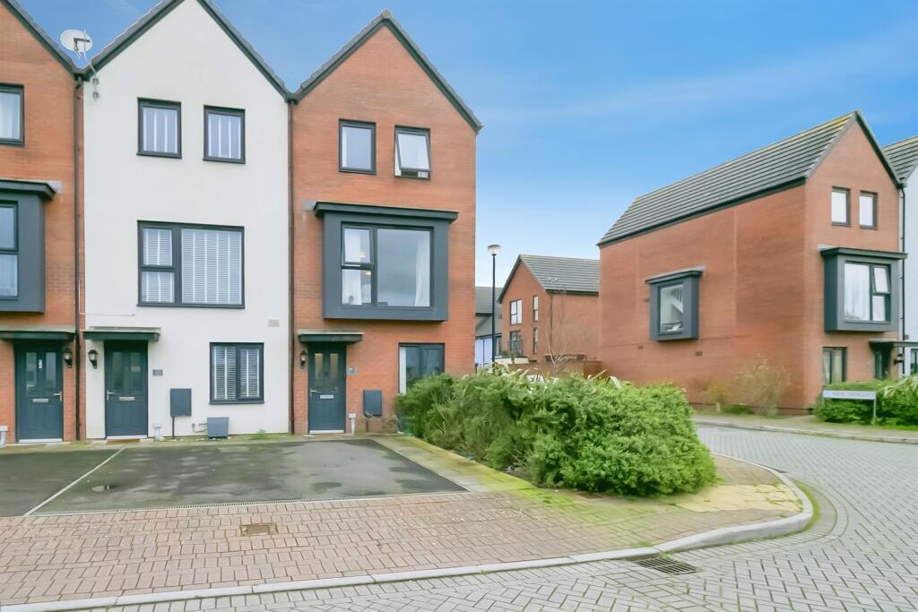 Main image of property: Lon Y Rheilffordd, Barry