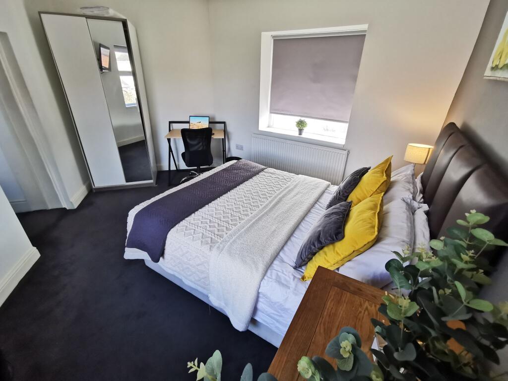 House in Stoke-on-Trent - View 4