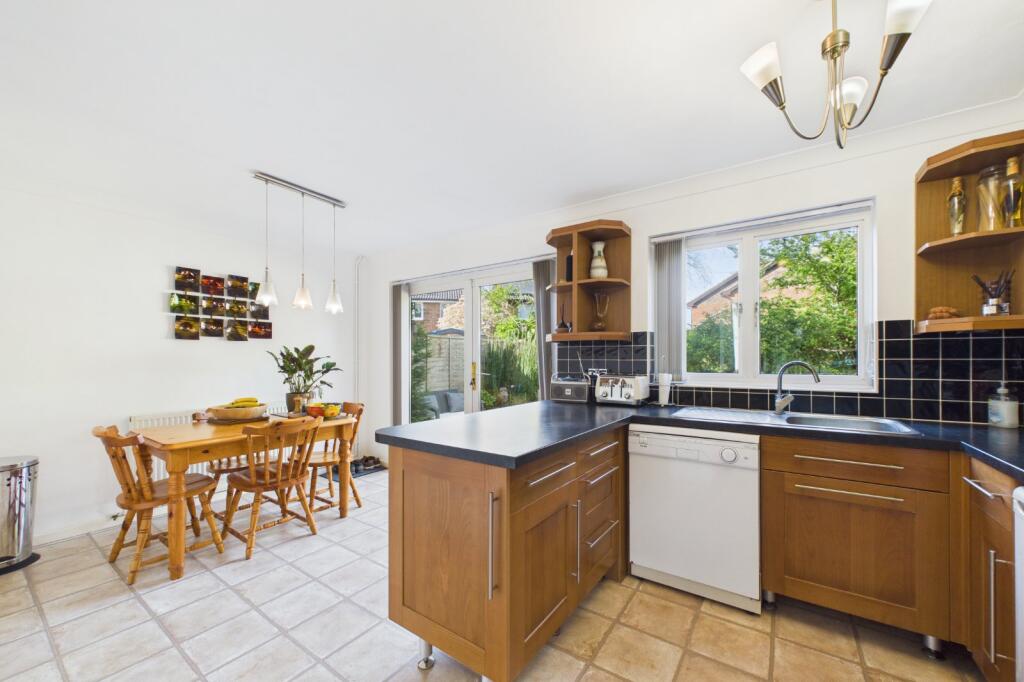 Bullfinch Close, College Town, Sandhurst, Berkshire, GU47 photo 4