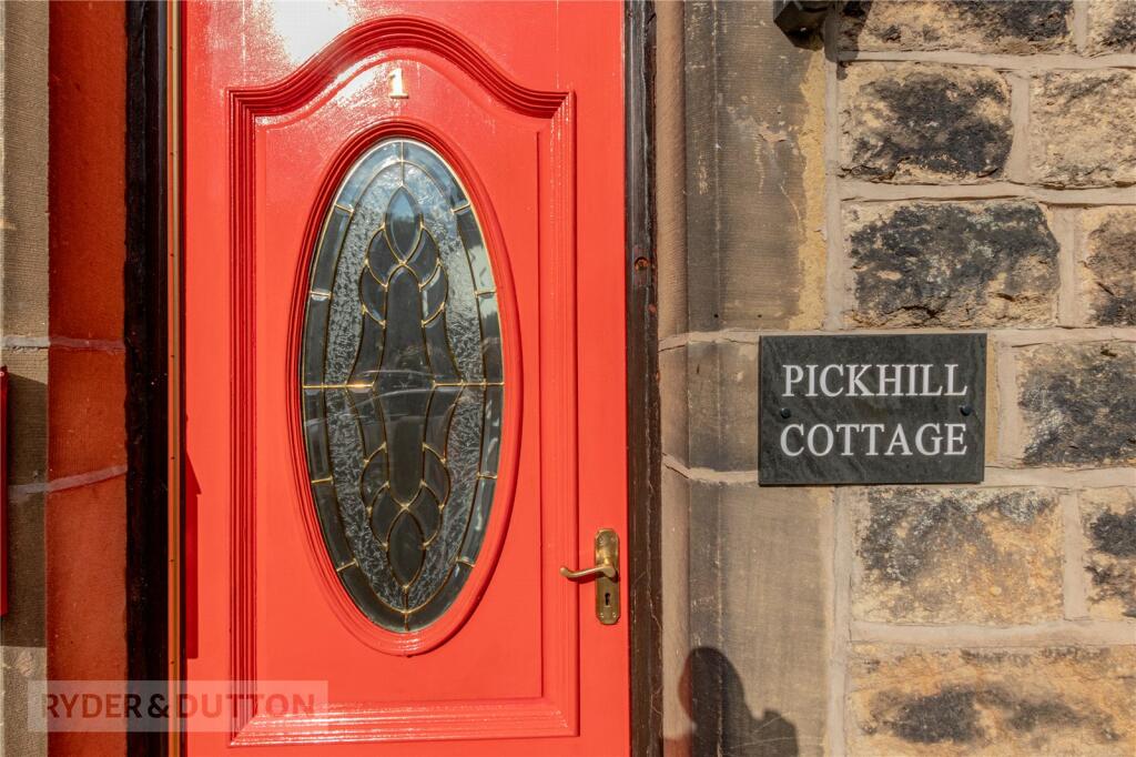 Pickhill Lane, Uppermill, Saddleworth, OL3 photo 2