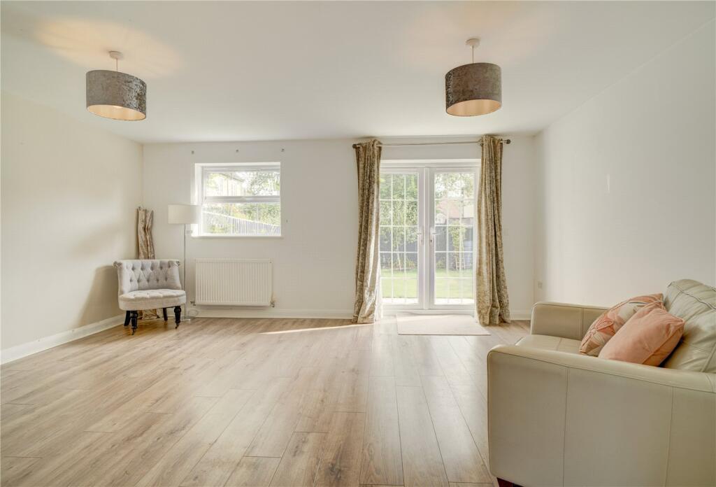 High Street, Wroughton, Swindon, Wiltshire, SN4 photo 3