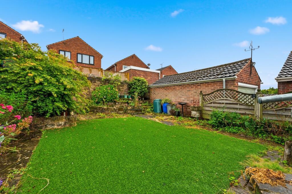 Chatsworth Close, Aston, S26 photo 4