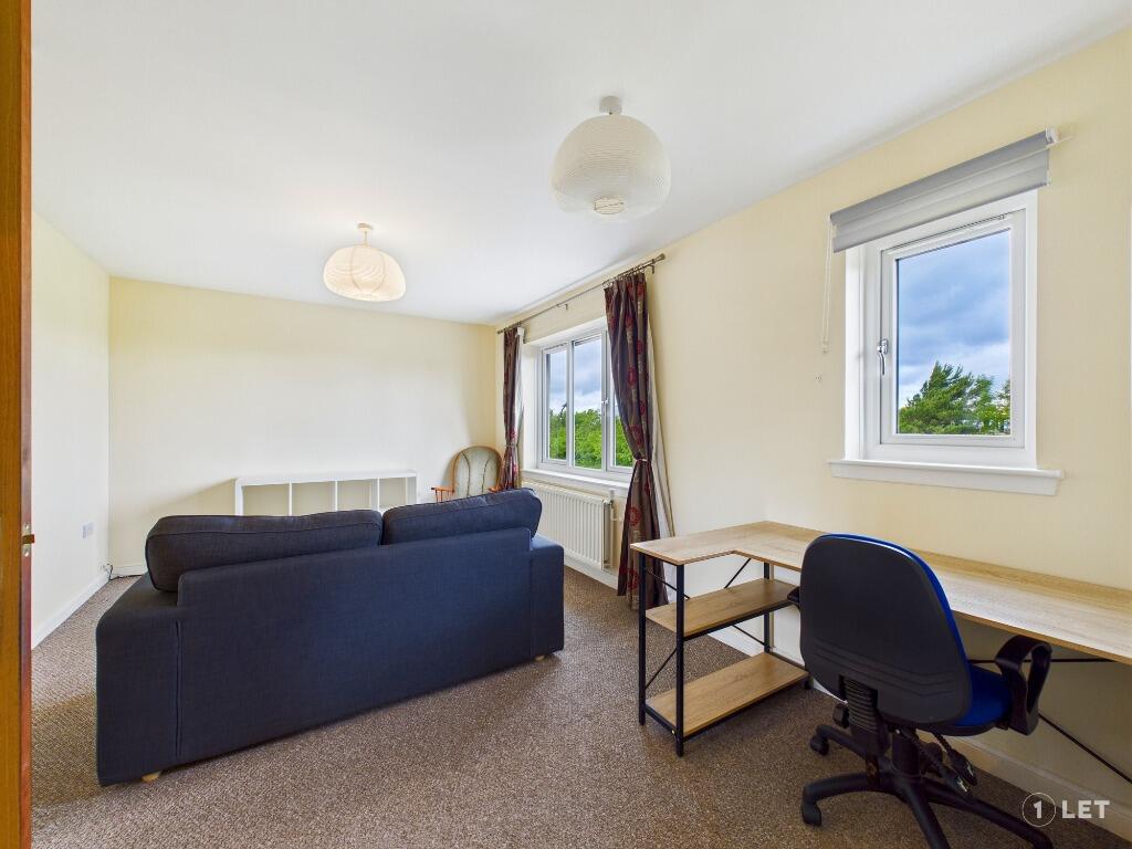 Apartment in Edinburgh, Wester Hailes - View 2