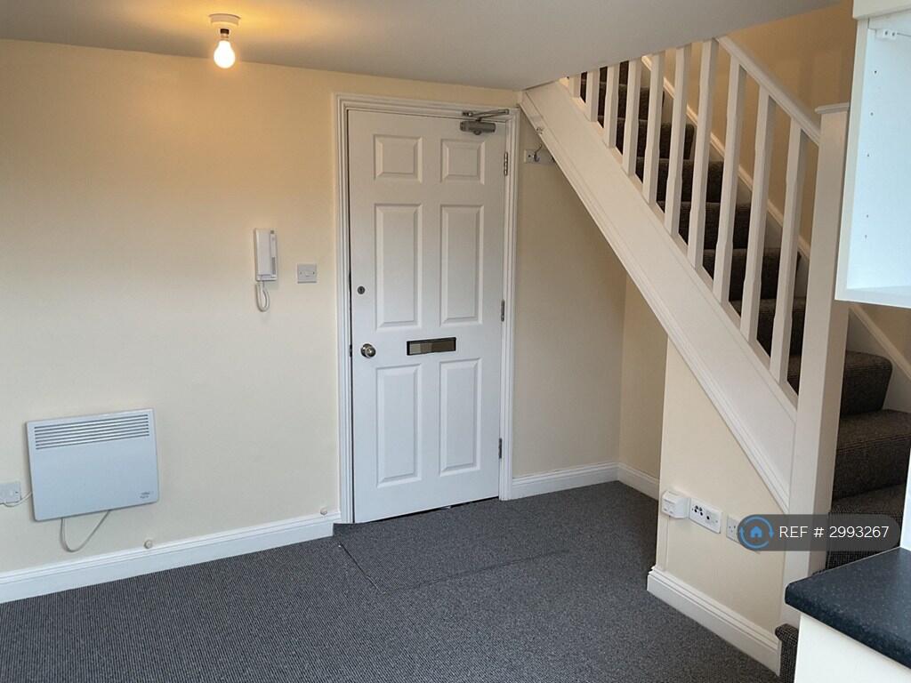 Apartment in St Albans - View 4