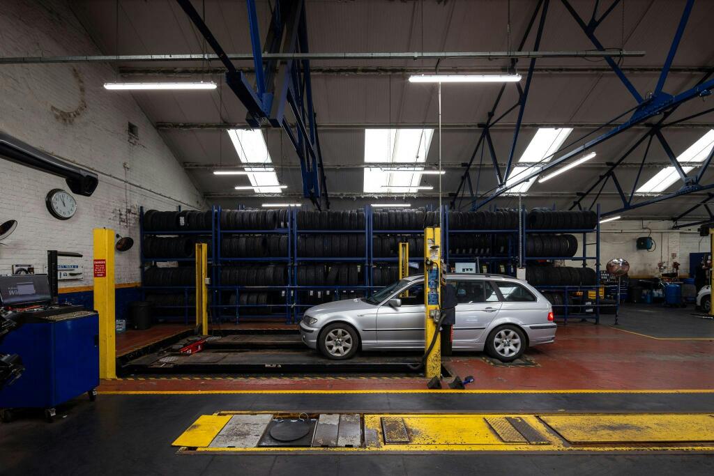 Kwik Fit Waterlooville Internal 6.jpg