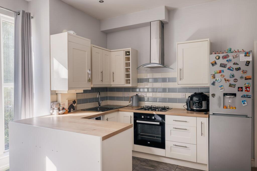 Apartment in Redhill - View 3
