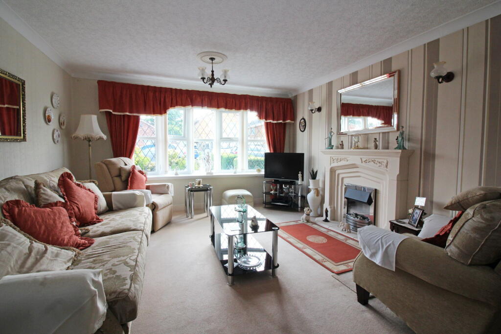 KINGSWINFORD, Ambrose Crescent photo 3