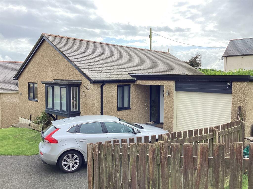 2-bed bungalow on Cae Rhos, Brynteg, £238,500