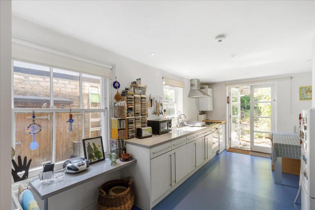 House in London - View 3