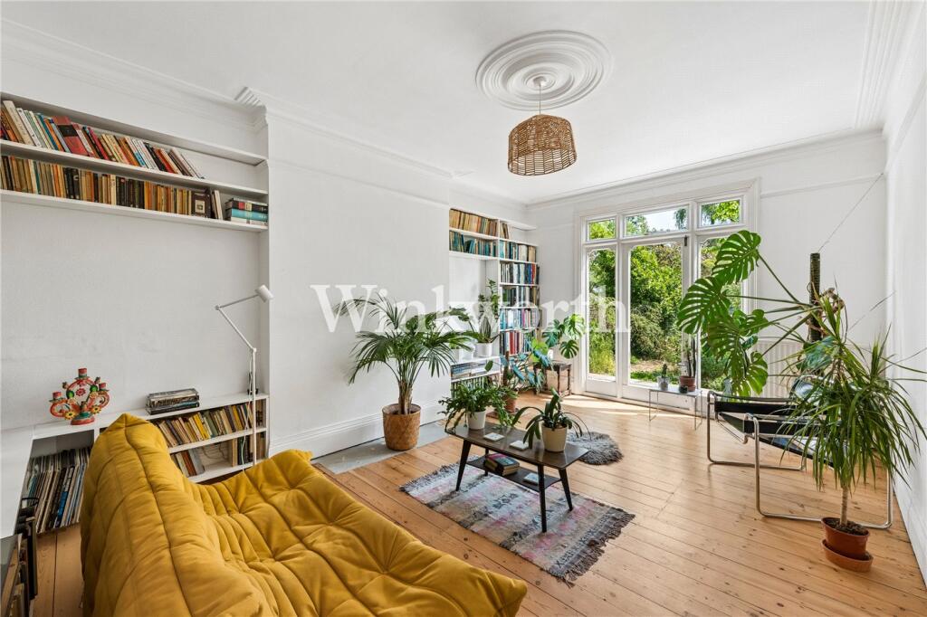 Lakeside Road, London, N13 photo 4