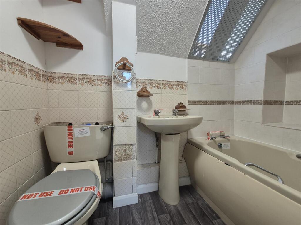 House in Chipping Sodbury, Sodbury - More