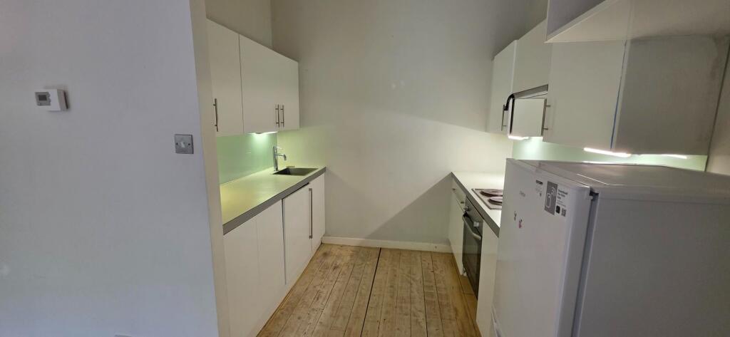 Apartment in Leeds, Moor End, Farnley - More