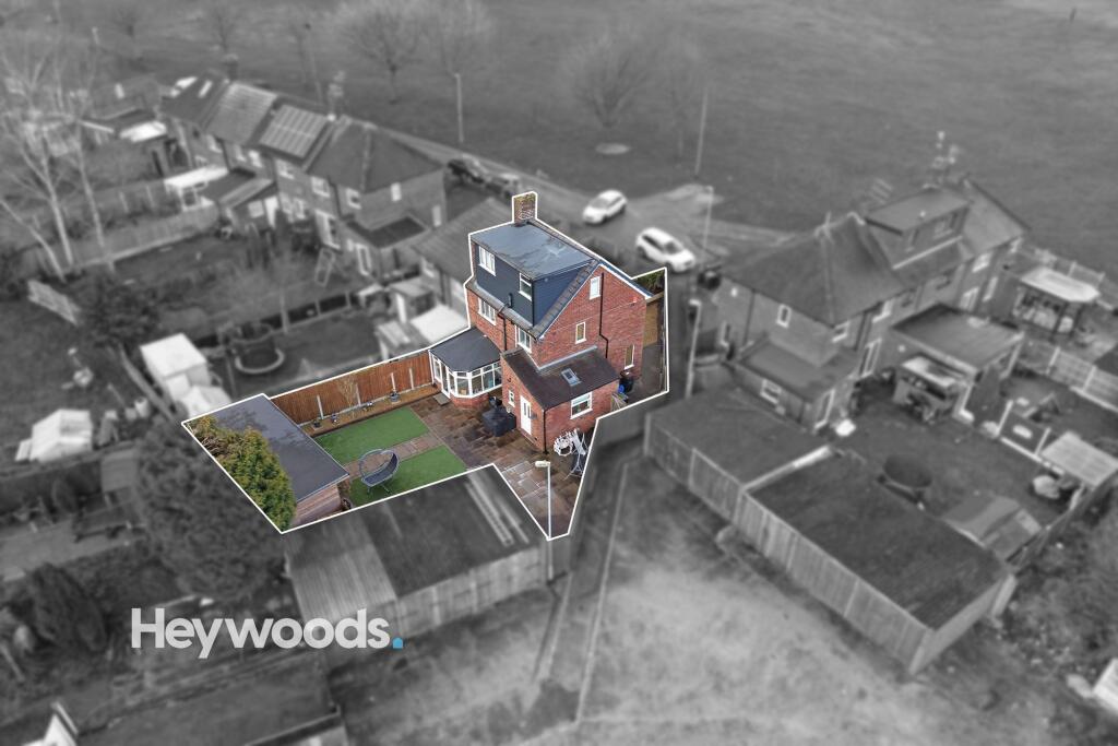 3-bed semi-detached on Thirlmere Place, Newcastle, ST5, £250,000