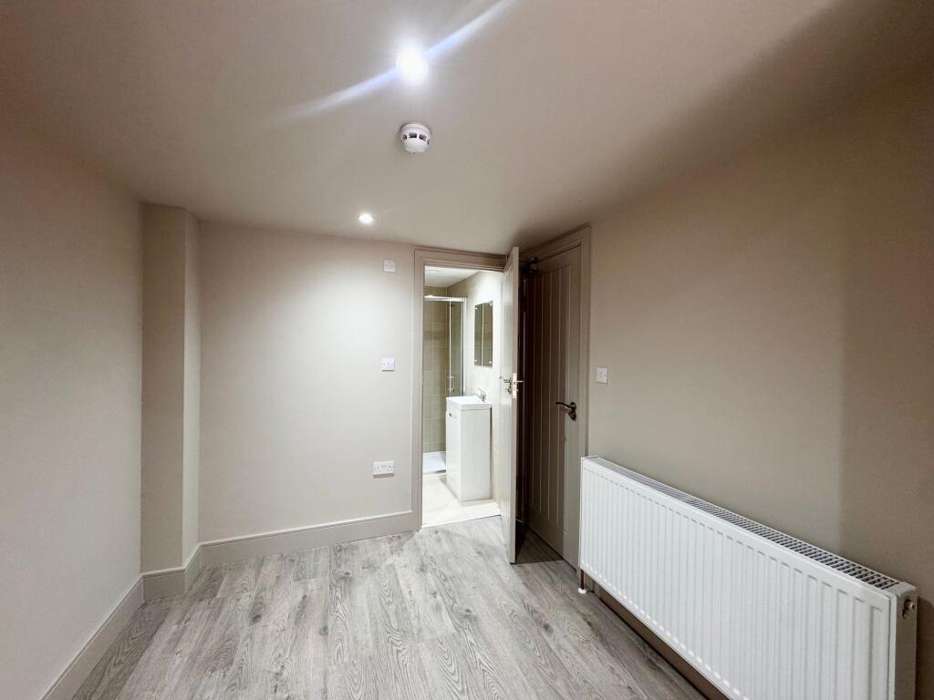 House in Southall - View 3