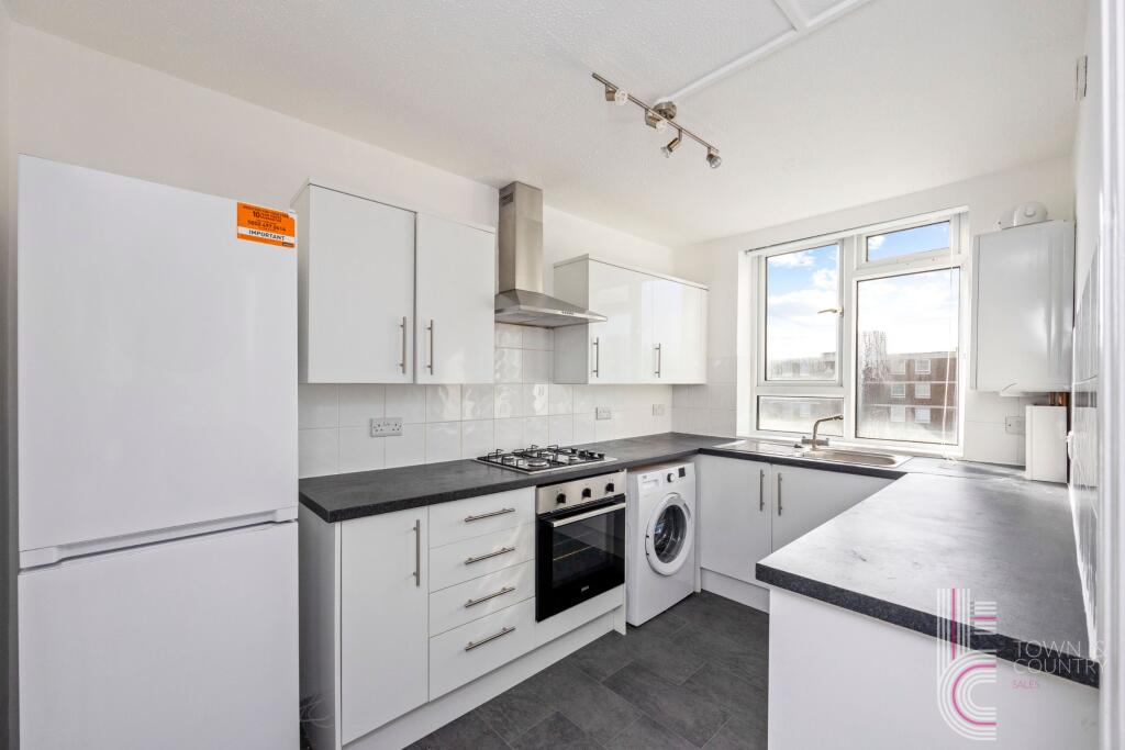Apartment in Hove, Brunswick - View 2
