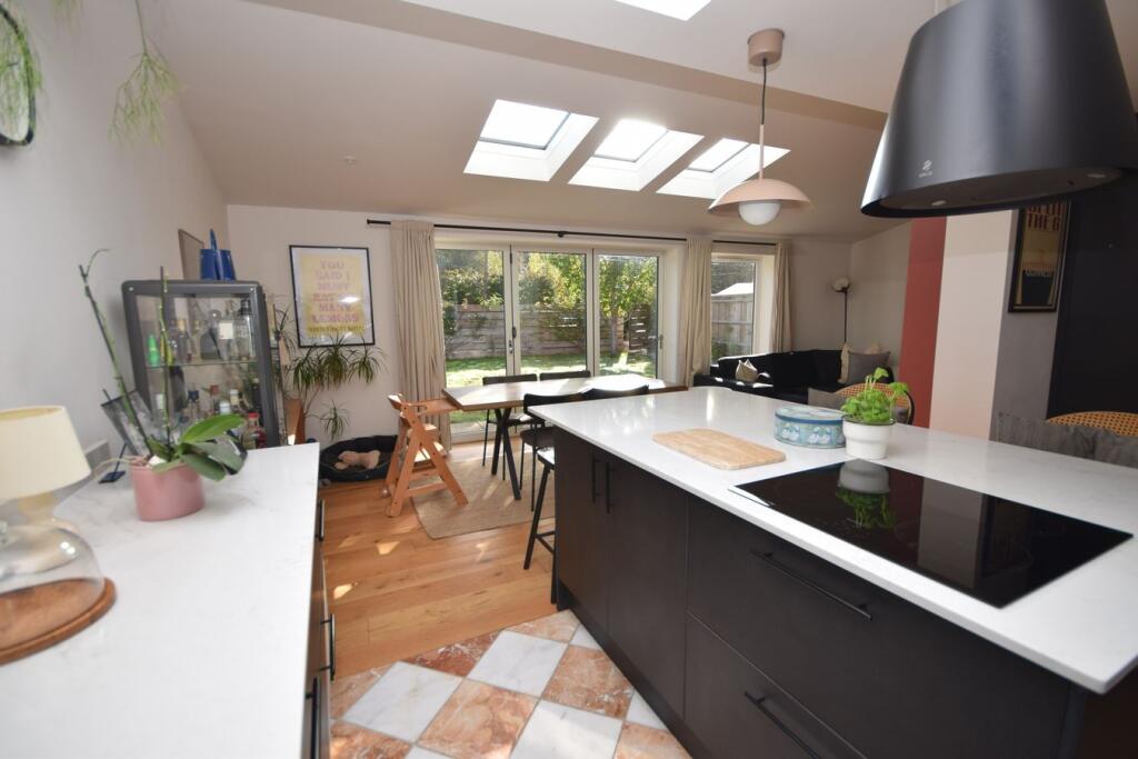 House in Farnham - View 3