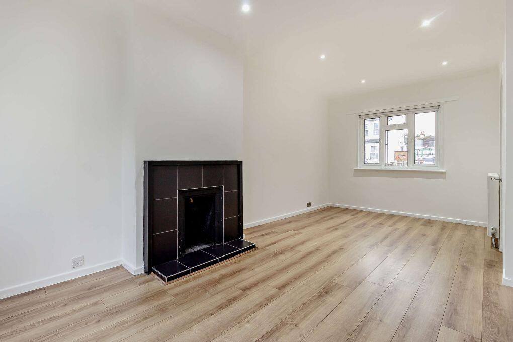 Flemming Crescent, Leigh-On-Sea, Essex, SS9 photo 2