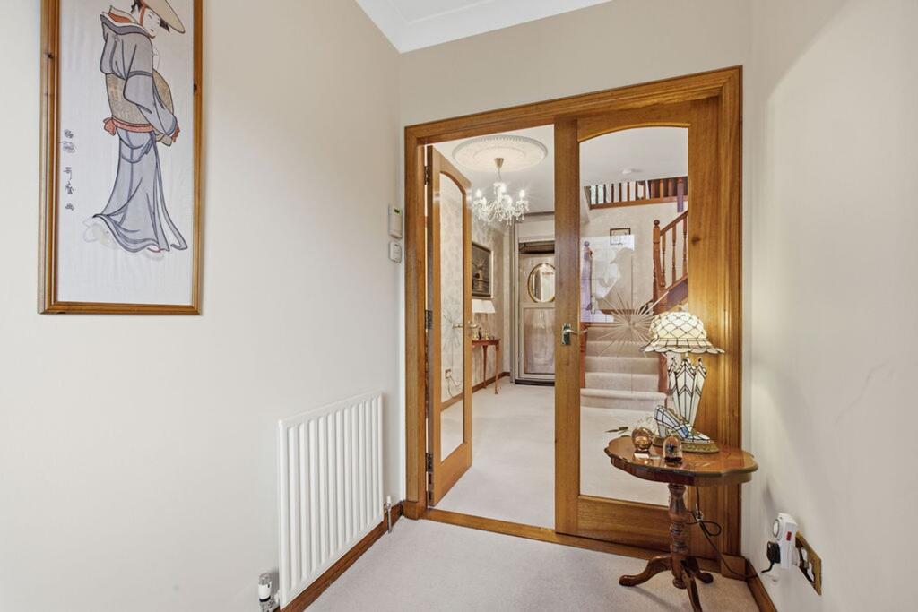 House in Crosslee, Craigends, Renfrewshire - More