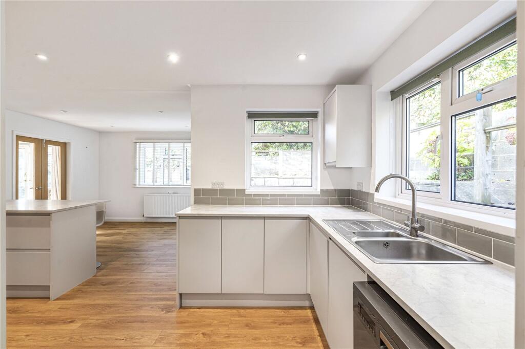 Lower Street, Pulborough, RH20 photo 2