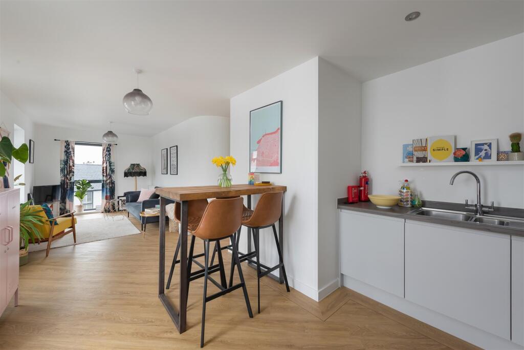 Apartment in Canterbury - View 4