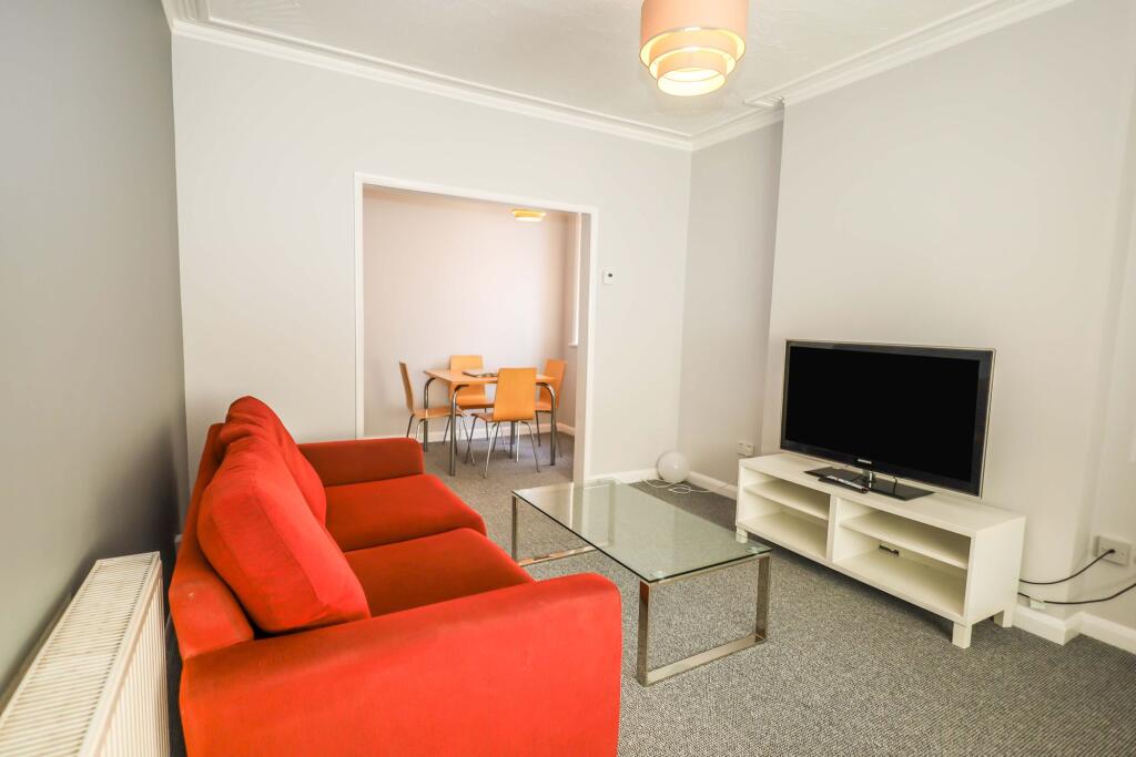 Apartment in Bournemouth, Winton - View 3